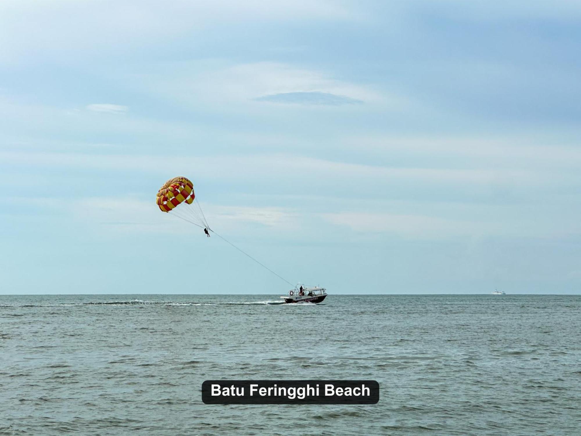 By The Sea- Pool And Sea View Apartment Batu Ferringhi Exterior photo